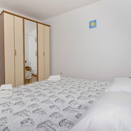 Apartments Ive - With Sea View Tisno Exterior foto