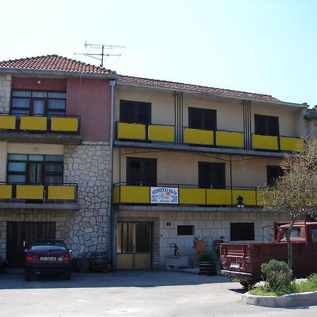 Apartments Ive - With Sea View Tisno Exterior foto